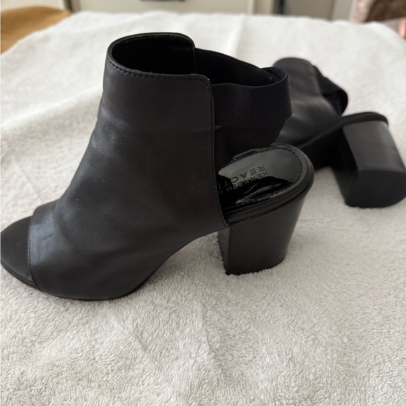 Black Kenneth Cole Reaction Fridah Fly Ankle Boot - Picture 2 of 4